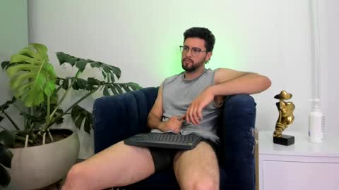 Snapshot of andrewstonee chatting on 8, 7, 2026 About me online show from 8, 7, 2026
