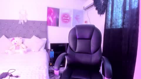          online show from 15, 10, 2025