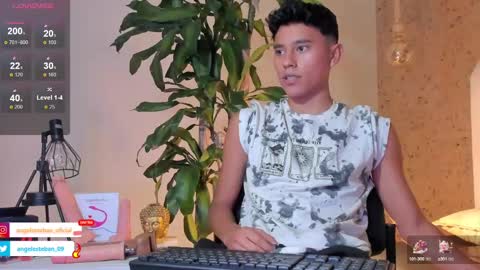 Snapshot of angel_esteban_fx chatting on 1, 2, 2025 ngel Esteban online show from 1, 2, 2025