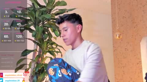 Snapshot of angel_esteban_fx chatting on 8, 2, 2025 ngel Esteban online show from 8, 2, 2025
