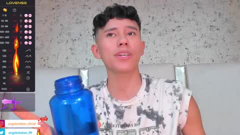 Snapshot of angel_esteban_fx chatting on 5, 3, 2025 ngel Esteban online show from 5, 3, 2025