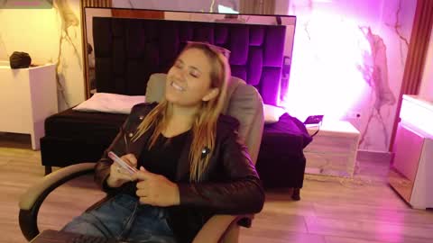 Snapshot of angel_white25 chatting on 6, 4, 2026 Angel online show from 6, 4, 2026