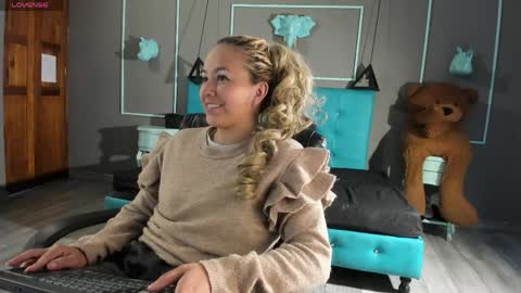 Snapshot of angel_white25 chatting on 10, 4, 2026 Angel online show from 10, 4, 2026