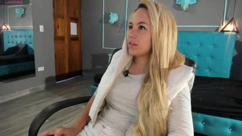 Snapshot of angel_white25 chatting on 11, 4, 2026 Angel online show from 11, 4, 2026