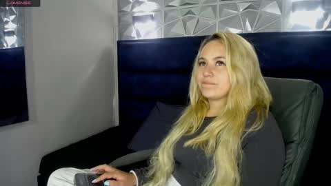 Snapshot of angel_white25 chatting on 16, 4, 2026 Angel online show from 16, 4, 2026