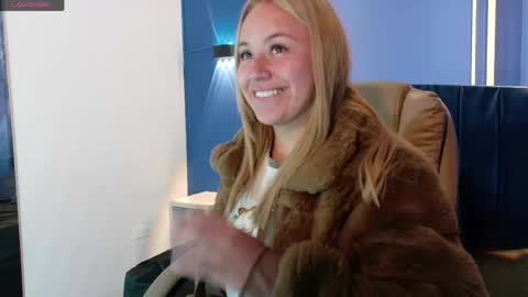 Snapshot of angel_white25 chatting on 19, 4, 2026 Angel online show from 19, 4, 2026