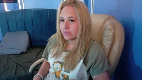 Snapshot of angel_white25 chatting on 19, 4, 2026 Angel online show from 19, 4, 2026