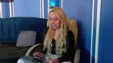 Snapshot of angel_white25 chatting on 20, 4, 2026 Angel online show from 20, 4, 2026