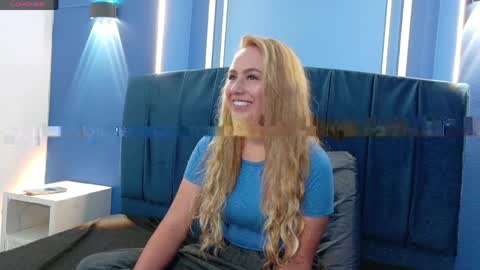 Snapshot of angel_white25 chatting on 23, 4, 2026 Angel online show from 23, 4, 2026