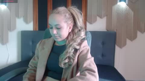 Snapshot of angel_white25 chatting on 1, 5, 2026 Angel online show from 1, 5, 2026