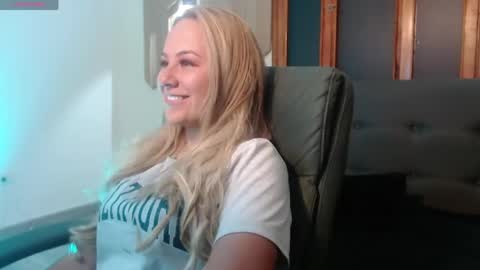 Snapshot of angel_white25 chatting on 4, 5, 2026 Angel online show from 4, 5, 2026