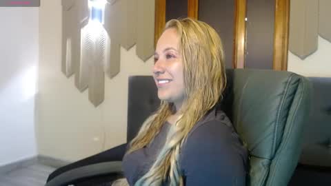 Snapshot of angel_white25 chatting on 9, 5, 2026 Angel online show from 9, 5, 2026