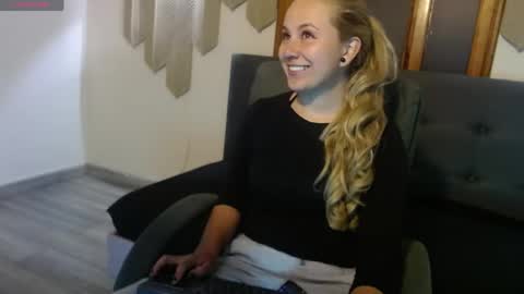 Snapshot of angel_white25 chatting on 10, 5, 2026 Angel online show from 10, 5, 2026