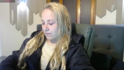 Snapshot of angel_white25 chatting on 11, 5, 2026 Angel online show from 11, 5, 2026