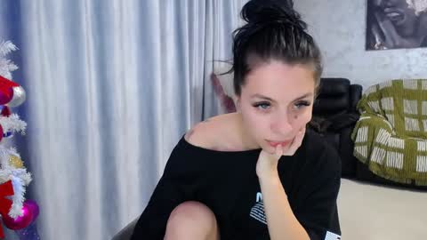 Snapshot of angel_xxx9 chatting on 1, 1, 2025 nico online show from 1, 1, 2025