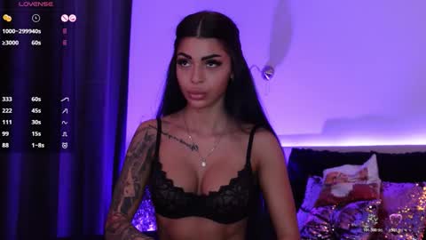 Angela online show from 10, 11, 2025