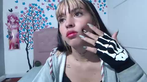 angelaturizo_ online show from 4, 3, 2025
