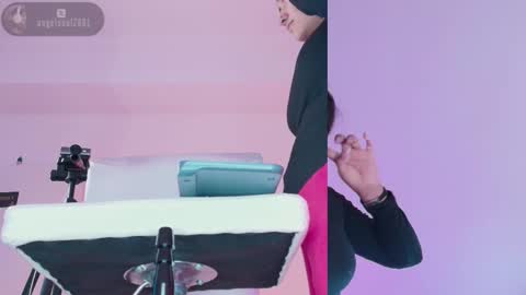 Snapshot of angelcb_ chatting on 16, 11, 2025 angel online show from 16, 11, 2025