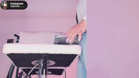 Snapshot of angelcb_ chatting on 17, 11, 2025 angel online show from 17, 11, 2025