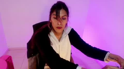 Snapshot of angele_johnson chatting on 29, 5, 2026 angele online show from 29, 5, 2026