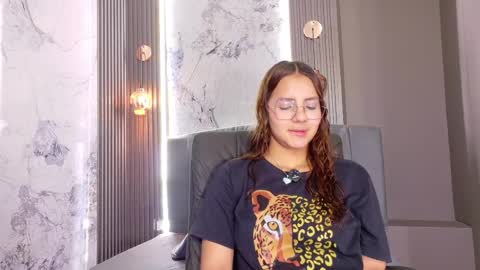 Snapshot of angeles_azul chatting on 4, 4, 2026 angel online show from 4, 4, 2026