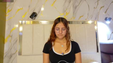 Snapshot of angeles_azul chatting on 5, 4, 2026 angel online show from 5, 4, 2026