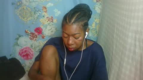 Snapshot of angelette93 chatting on 3, 10, 2025 angelette93 online show from 3, 10, 2025