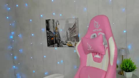 Snapshot of angelica_rayan chatting on 7, 10, 2025 angelica_rayan online show from 7, 10, 2025