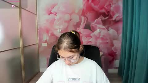 AngelinaLow online show from 27, 10, 2025