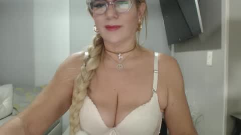angelinna_12 online show from 5, 11, 2025