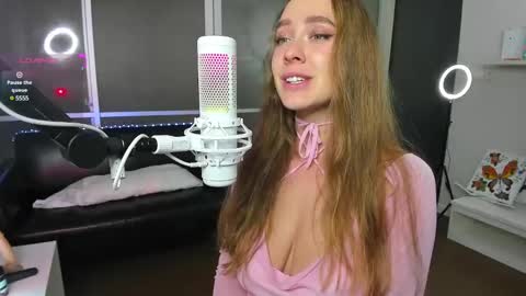 Snapshot of angelpaull chatting on 14, 12, 2024 Angel online show from 14, 12, 2024