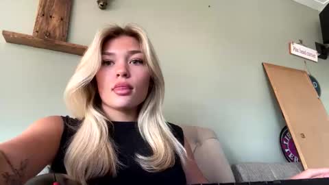 Snapshot of angelrosexx1 chatting on 10, 6, 2026 angel online show from 10, 6, 2026