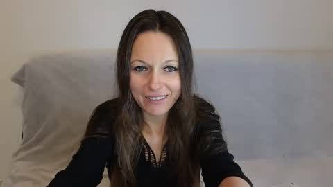 Snapshot of angelslive99 chatting on 16, 11, 2025 Giulia online show from 16, 11, 2025