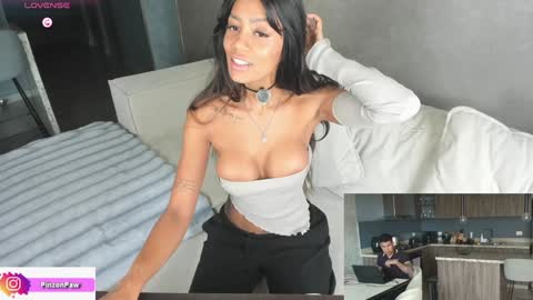 Snapshot of angie_mcqueen chatting on 19, 11, 2025 angie online show from 19, 11, 2025