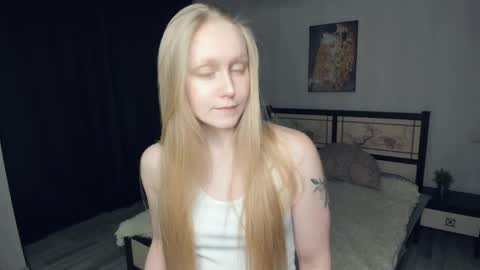 Snapshot of anhedney chatting on 4, 4, 2026 Violet online show from 4, 4, 2026