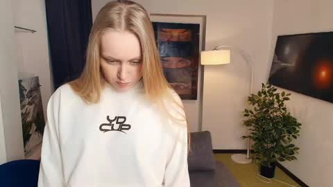 Snapshot of anhedney chatting on 29, 4, 2026 Violet online show from 29, 4, 2026