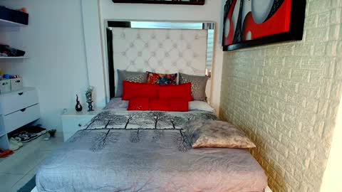 laura  online show from 18, 9, 2025