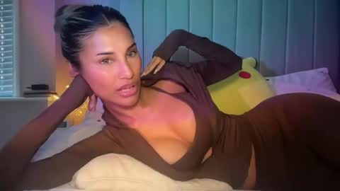 Snapshot of aniishaa chatting on 18, 11, 2025 anisha online show from 18, 11, 2025