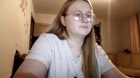 Snapshot of anika_lipps chatting on 7, 10, 2025 Anika online show from 7, 10, 2025