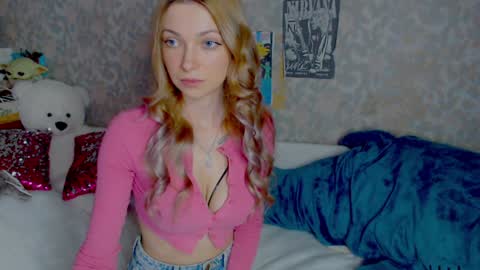 Snapshot of anita_moon_ chatting on 5, 1, 2025 anita_moon_ online show from 5, 1, 2025