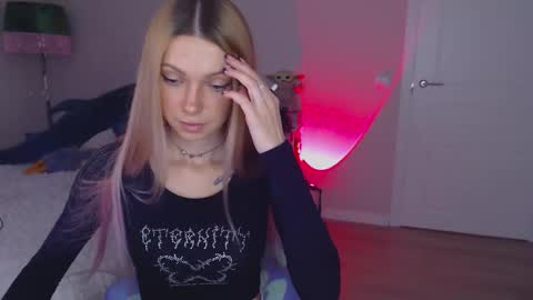 Snapshot of anita_moon_ chatting on 7, 10, 2025 anita_moon_ online show from 7, 10, 2025
