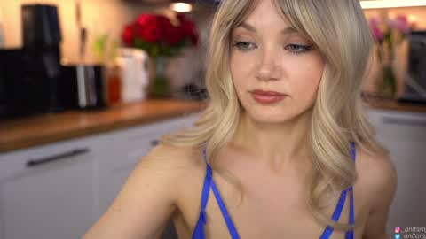 Im Anita thumb up me please its important online show from 13, 3, 2026