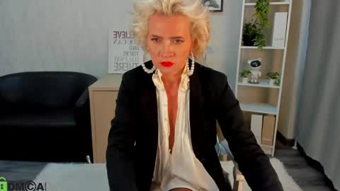 Snapshot of ann_curt chatting on 26, 5, 2026 Luna Lady online show from 26, 5, 2026