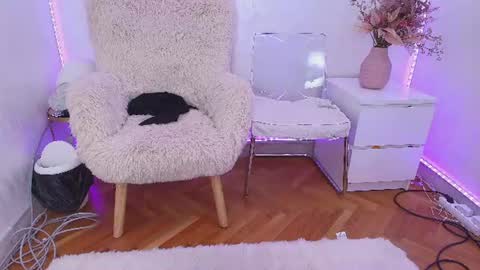 Snapshot of anna_lewis chatting on 15, 7, 2026 Anna online show from 15, 7, 2026