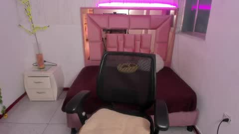 Snapshot of anna_moon18 chatting on 18, 4, 2026 ANNA online show from 18, 4, 2026