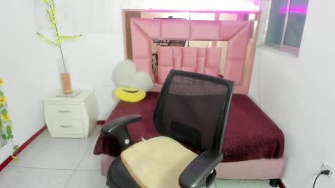 Snapshot of anna_moon18 chatting on 28, 4, 2026 ANNA online show from 28, 4, 2026