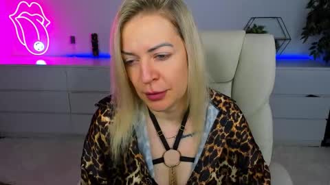 Snapshot of anna_snow9 chatting on 3, 10, 2025 anna_snow9 online show from 3, 10, 2025