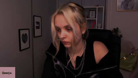 Snapshot of anna_sunshines chatting on 8, 1, 2025 Anna pvt is open online show from 8, 1, 2025