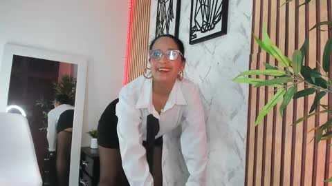 Annaarela online show from 6, 10, 2025