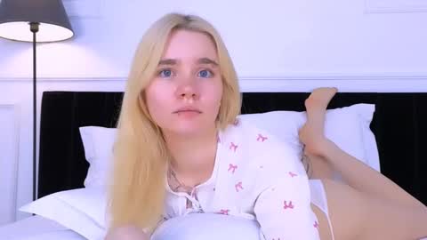 AnnaBelle online show from 8, 11, 2025